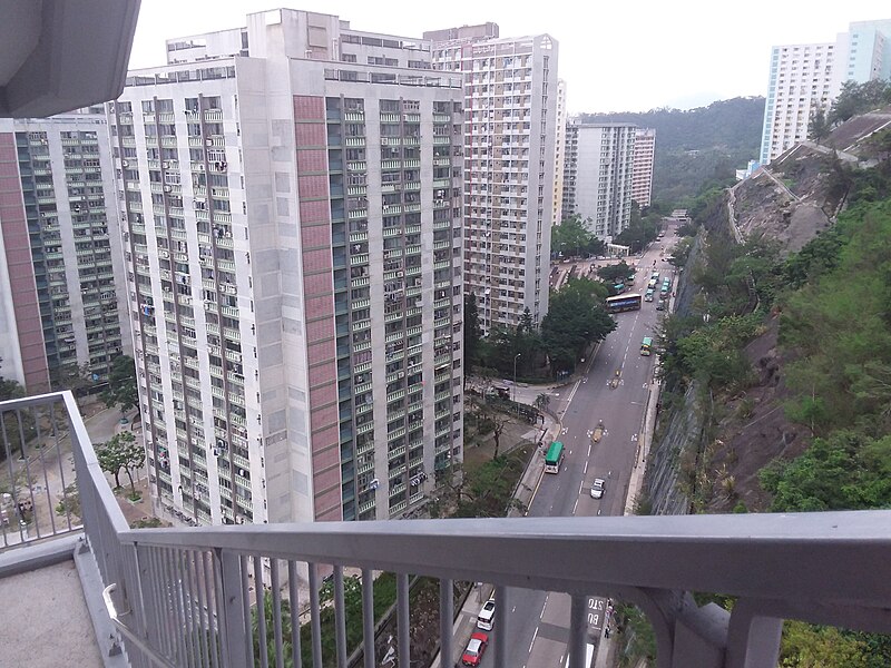 File:HK Kwun Tong Sau Mau Ping 安泰邨 On Tai Estate April 2019 SSG 10.jpg