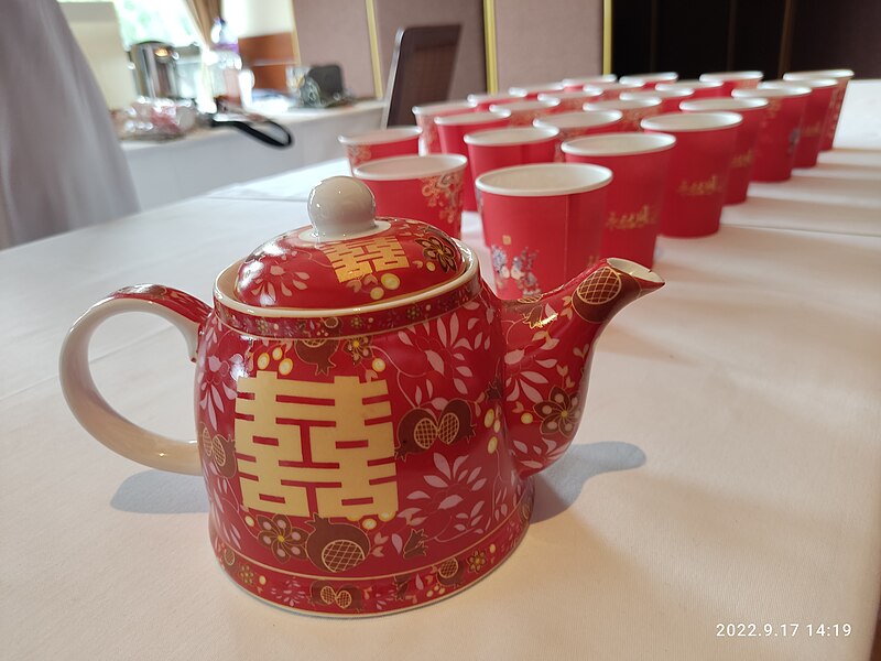 File:HK Wedding 新人敬茶 red cups 囍 tea pot kettle September 2022 Px3 06.jpg