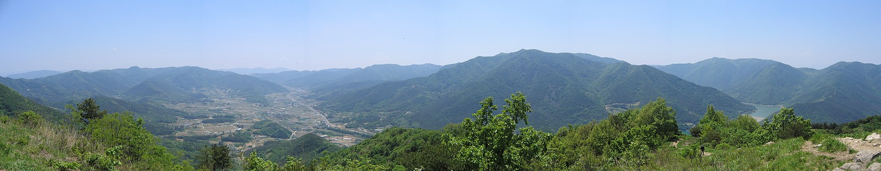 Vue des collines bordant le sud de Daegu, en Corée du Sud