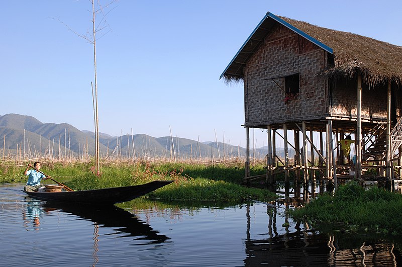 File:Inle Lake Burma floating village 7.jpg
