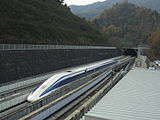 39. KWDie Magnetschwebebahn JR-Maglev MLX01 auf der Teststrecke bei Yamanashi, Japan.