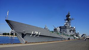 JS Hatakaze (DDG-171) v přístavu Sakaisenboku 2014 1019.JPG