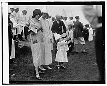 Jane Snyder attending KKK event, 8 September 1925 Jane Snyder at K.K.K. services, 8-9-25 LCCN2016840308.jpg