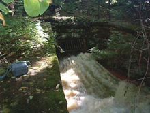 Jeddo Tunnel outflow (cropped).png