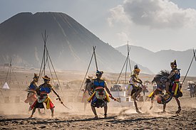 Jhatilan di lautan pasir gunung bromo jawa timur