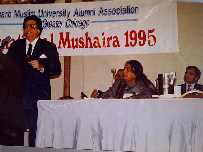 Syed Mahmood Khundmiri introducing Kaifi Azami in Annual Mushaira in Chicago.