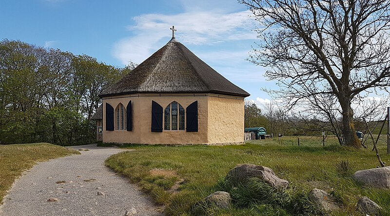 File:Kapelle Vitt in neuer Farbgebung.jpg