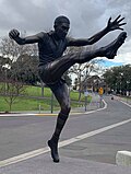 Ken Farmer statue Adelaide Oval.jpg