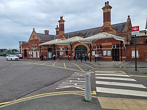 Train station - Wikipedia
