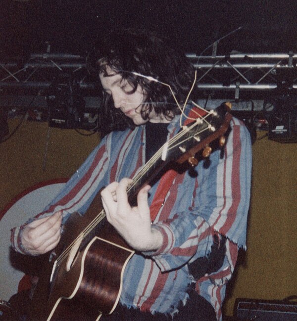 Kevin Shields performing with My Bloody Valentine in 1989