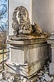 English: Stone sculpture of a lion at the tomb of Baron Kaiserstein Deutsch: Steinskulptur eines Löwen