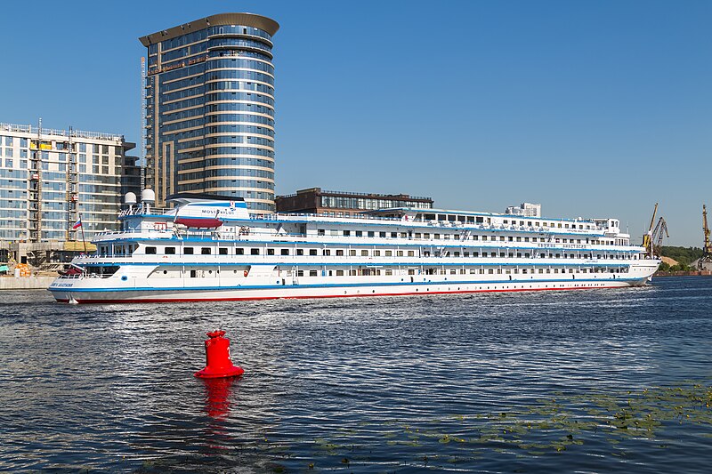 File:Knyazhna Anastasiya on the Khimki Reservoir 2021-06-18 8684.jpg