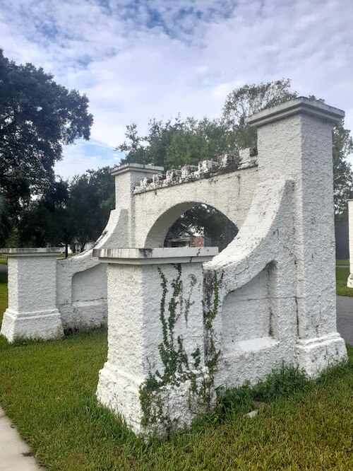 Stucco arch on Appleton Avenue, part of the entry gates to the Lake Shore neighborhood in Jacksonville, Florida