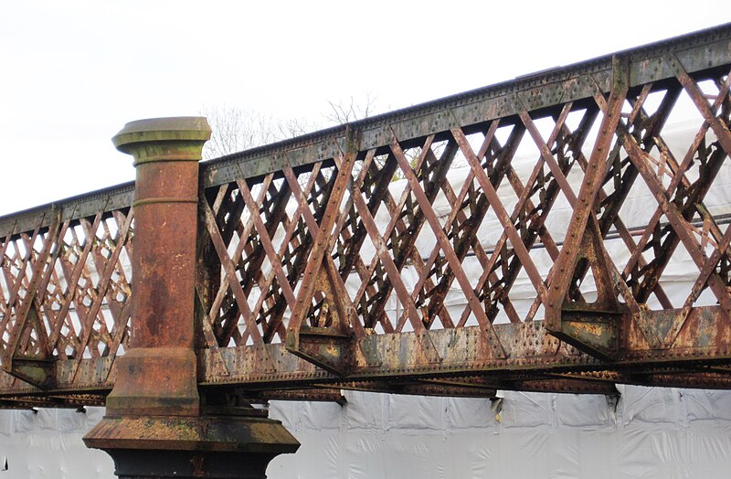 File:Lattice girder railway bridge over River Towy, Llandeilo.JPG