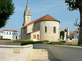 Le chevet de l'église et le clocher.