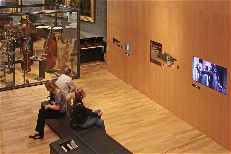 File:Lespace consacré à lOpéra (musée de la musique) (3771117749).jpg