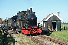 LTM-stoomtramlocomotief 26 bij de Stoomtram Hoorn-Medemblik te Wognum-Nibbixwoud; 29 september 2013.