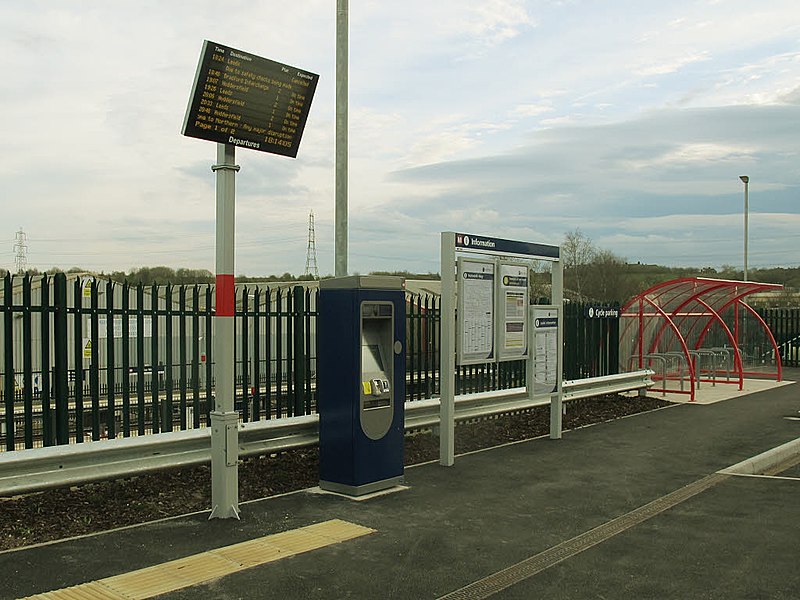 File:Low Moor station- facilities (geograph 5344744).jpg