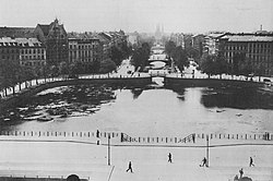 Luisenstädtischer Kanal mit Engelbecken, um 1900.jpg