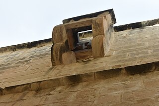 <span class="mw-page-title-main">Machicolation</span> Floor opening between the supporting corbels of a battlement
