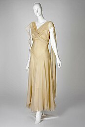 Madeleine Vionnet evening gown in ombre silk chiffon crepe, c1932 02.jpg
