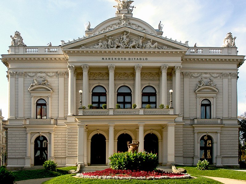 Mahenovo divadlo (dříve Divadlo Na hradbách), Brno