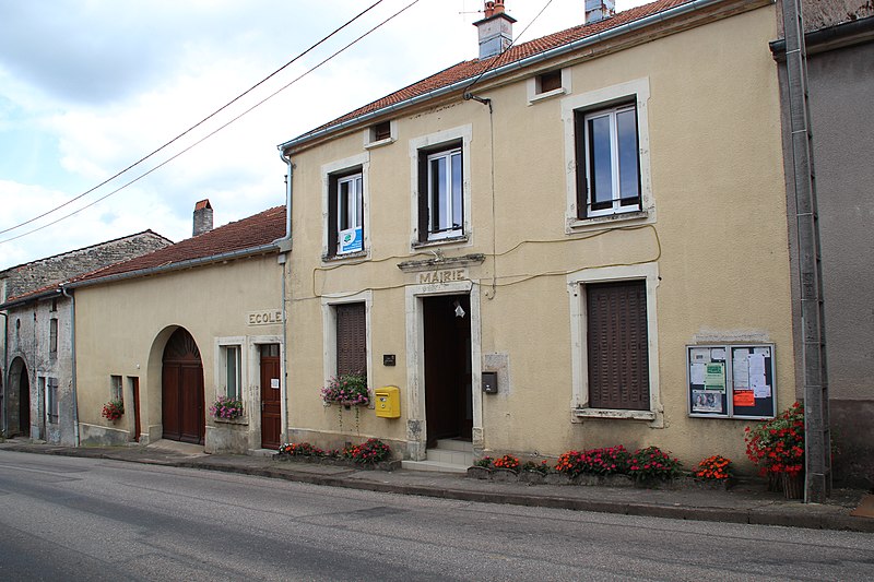 File:Mairie de Châtillon-sur-Saône le 13 août 2013 - 1.jpg