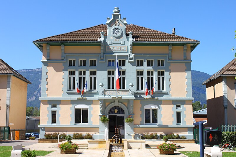 File:Mairie de Villard-Bonnot - 2011.jpg