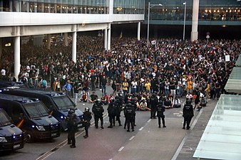 14/10: Manifestants convocats per Tsunami Democràtic a l'aeroport de Barcelona (2019)