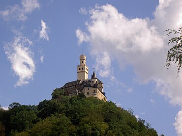 Die Marksburg in der Stadt Braubach