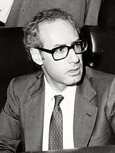 Miguel Boyer en el Congreso de los Diputados (1983).jpg