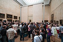 Andrang vor der Mona Lisa im Louvre in Paris