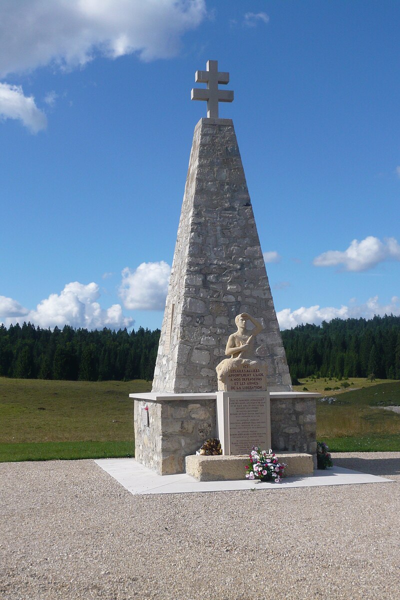 Monument aux Ailes Alliées à Échallon, dédié aux agents du Special Operations Executive