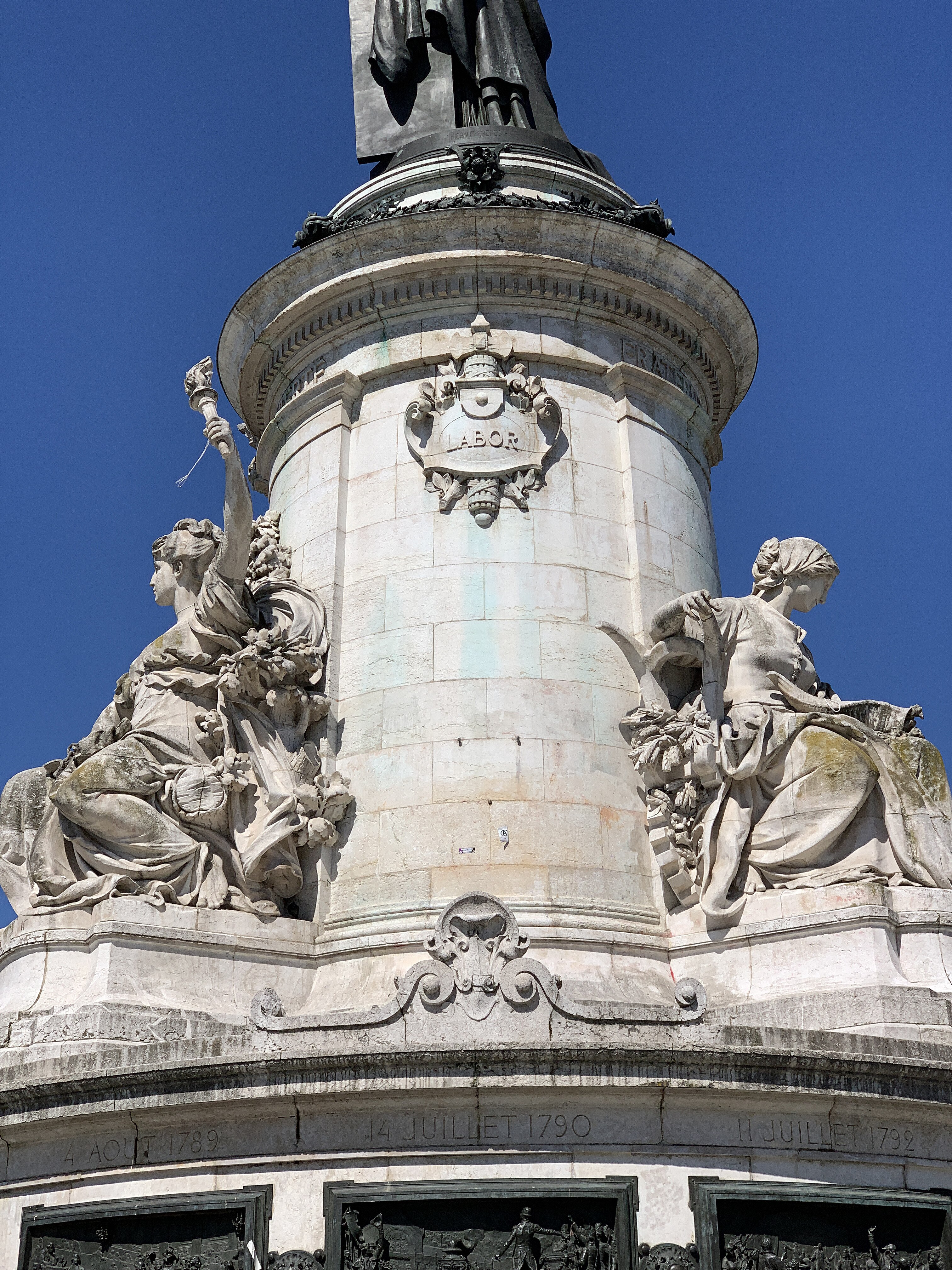 Monument à la République — Wikipédia