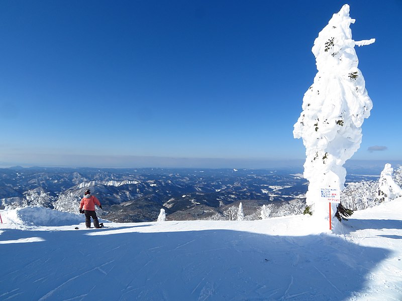 File:Mount Moriyoshi Ani Ski Resort 01.jpg