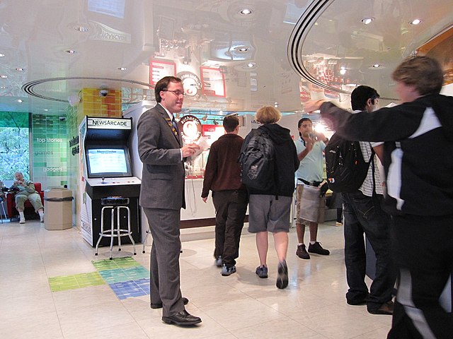 NBC Page giving a tour in 2009 at Rockefeller Center.