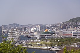 Порт Наґасакі зі схилів саду