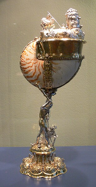 File:Nautilus-Pokal 1 Museum SH.jpg