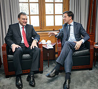 Норберт Райтхофер (слева) на встрече с премьер-министром Нидерландов Марком Рютте (справа), 2012 год.
