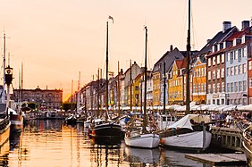 English: Sunset at Nyhavn in Copenhagen, Denmark. Deutsch: Sonnenuntergang am Nyhavn in Kopenhagen, Dänemark.