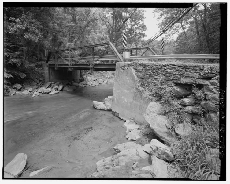 File:OBLIQUE VIEW OF WEST TRUSS AND WEST SIDE OF SOUTH ABUTMENT; VIEW TO NORTHEAST. - Mitchell's Mill Bridge, Spanning Winter's Run on Carrs Mill Road, west of Bel Air, Bel Air, HAER MD,13-BELAR.V,5-6.tif