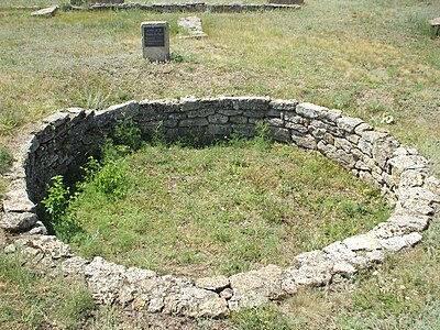 Национальный историко археологический заповедник ольвия. Ольвия некрополь. Поселения Ольвия подземлянки. Теменос Сербия место силы. Ольвийский заповедник.