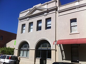 Oceanic Hotel corner of Pakenham Street Oceanic Hotel Pakenham Street facade.jpg