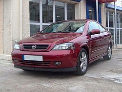 Archivo:Opel Astra Design Edition (J) – Frontansicht, 14. August 2011,  Heiligenhaus.jpg - Wikipedia, la enciclopedia libre