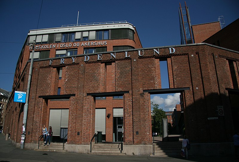 File:Oslo ,Oslo and Akershus University College - entrance.JPG