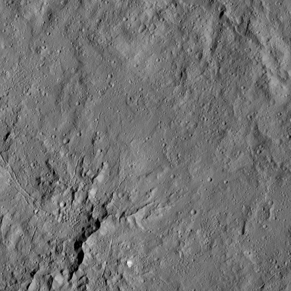 File:PIA20871-Ceres-DwarfPlanet-Dawn-4thMapOrbit-LAMO-image149-20160603.jpg