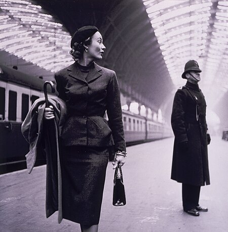 Fail:Paddington Station by Toni Frissell 1951.jpg