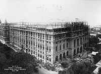 The post office under construction (c. 1920) Palacio de Correos (Buenos Aires, 1920).jpg