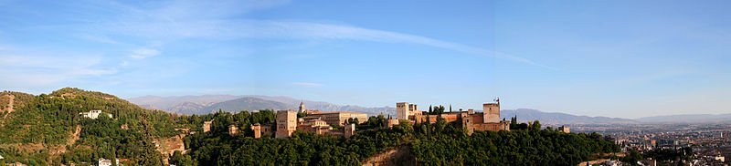 File:Panorámica Alhambra y Sierra Nevada de fondo.jpg