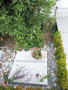 Pasolini mezar taşı .jpg